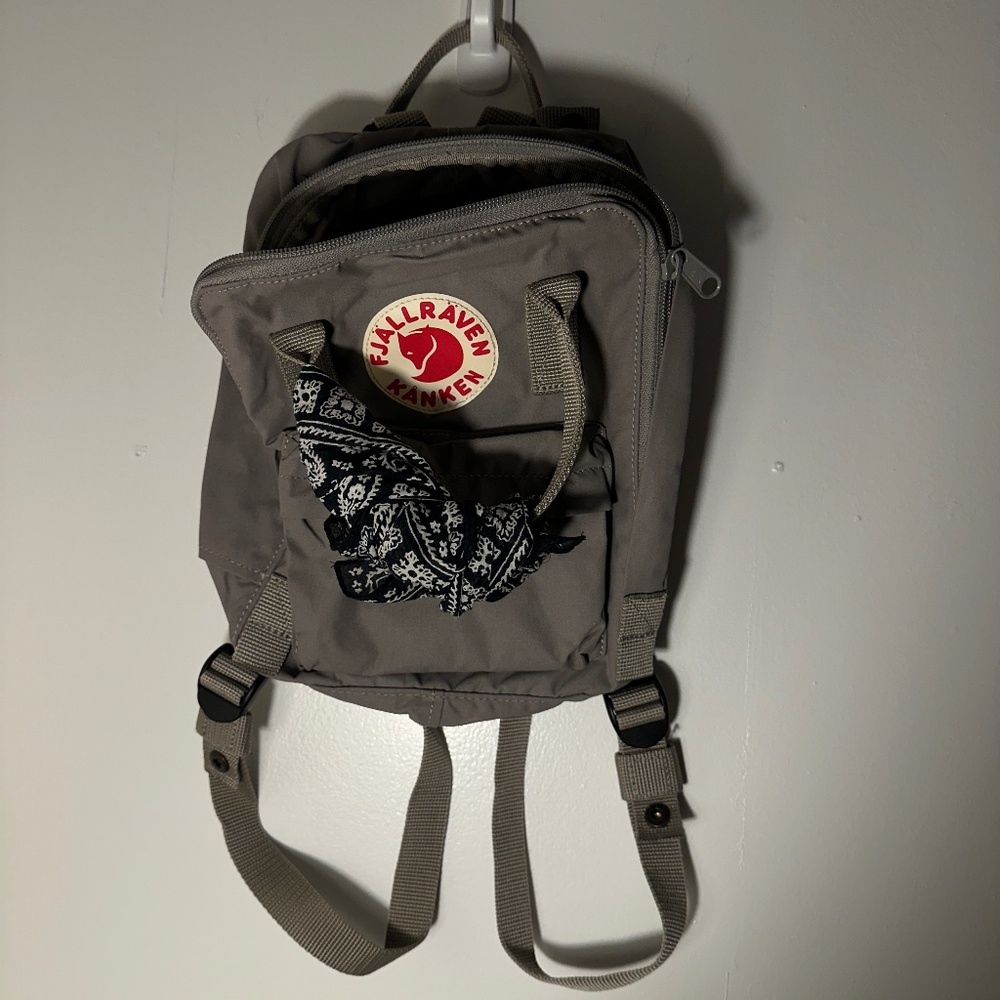 FJÄLLRÄVEN KÅNKEN Mini Everyday Outdoor Super Grey Backpack